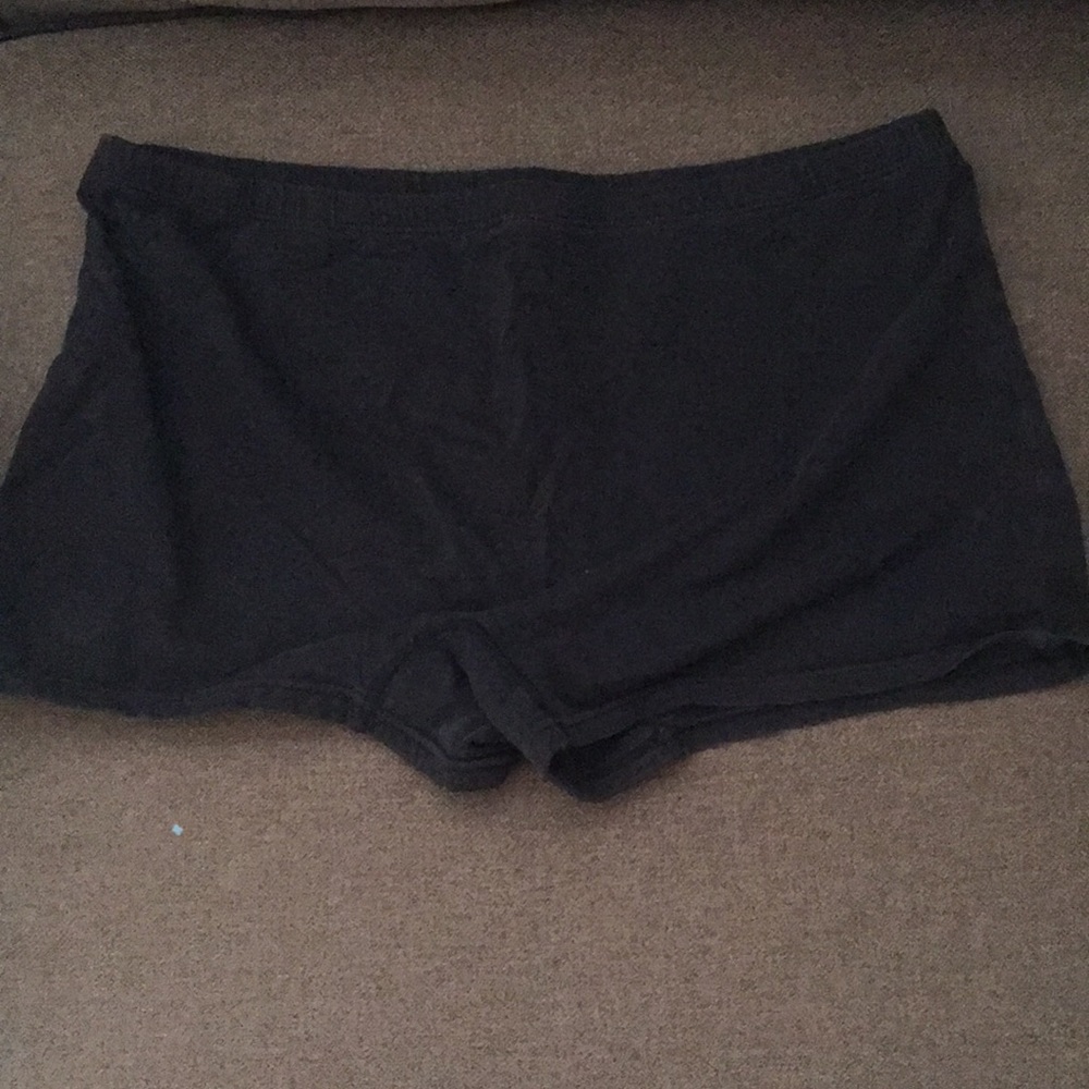 Short , they are black rarely worn or used .
